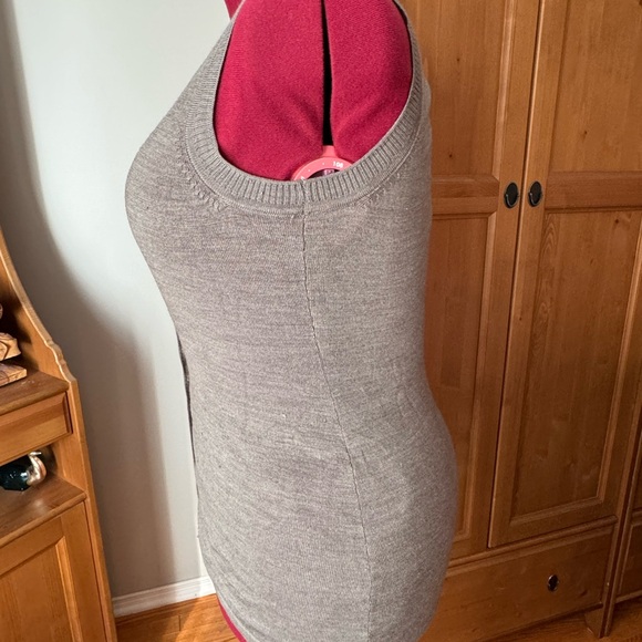 Tristan and Iseut women’s vest - Picture 3 of 4